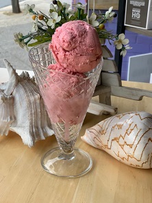 Strawberry Ice-Cream (2 scoops) - Click Image to Close